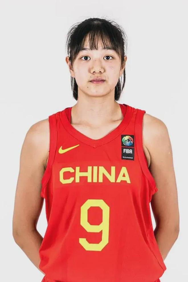 天博体育app-关于中国女篮未来可期内线优势大+防守有漏洞的信息