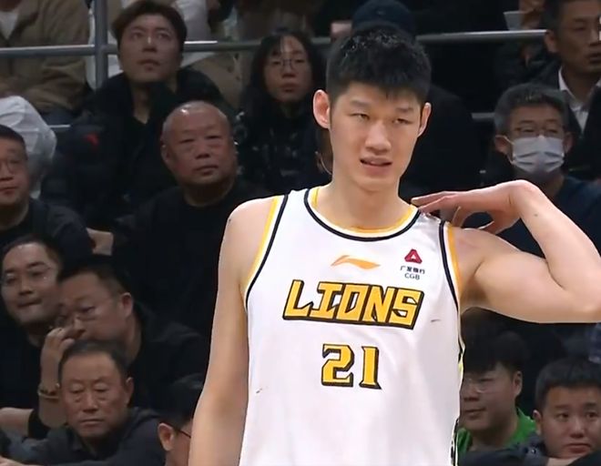 关于胡金秋出战15分钟，投篮3中1得到4分1篮板1助攻2抢断的信息